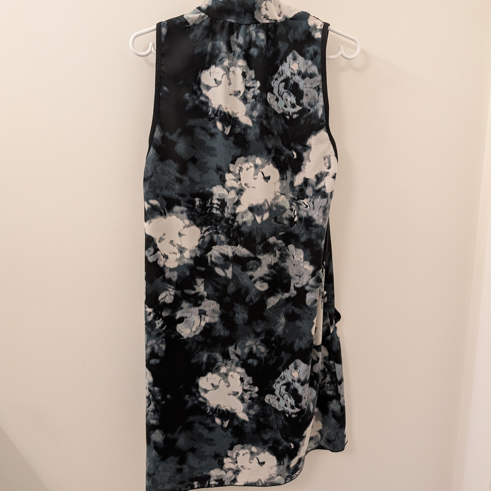Wilfred Aritzia Black and Gray Floral Wrap Dress Large - Picture 2 of 6